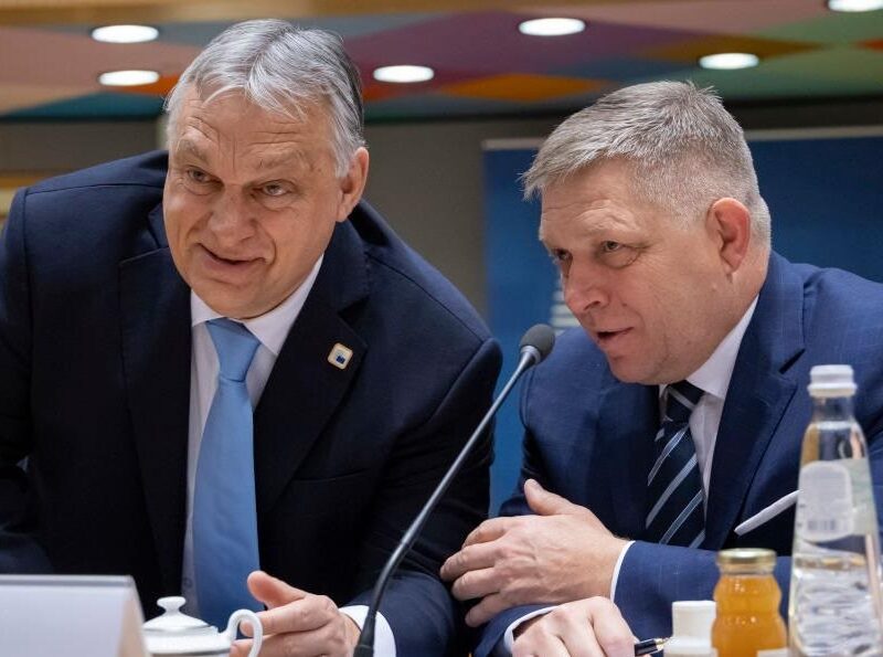 ЗМІ назвали причини, що урезонили Орбана та Фіцо щодо санкцій проти РФ