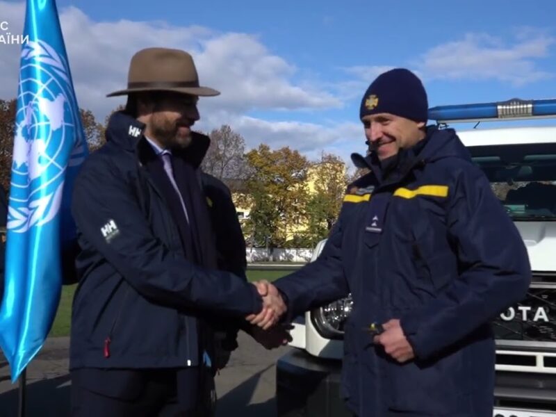 ДСНС отримала 12 броньованих медичних автомобілів від ПРООН