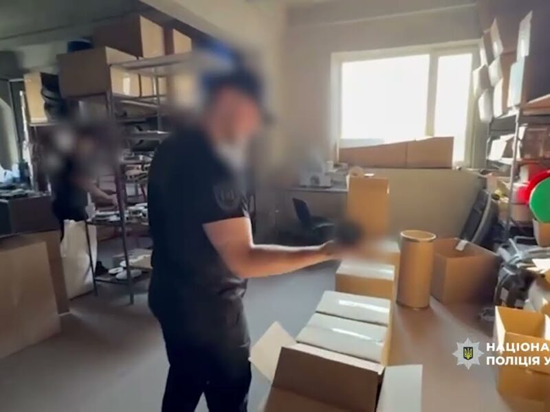 У Одесі поліцейські ліквідували діяльність двох підпільних цехів з виготовлення тютюнової продукції