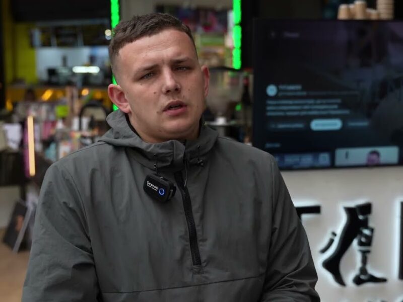 Країна амбітних людей. Історія Олександра Толоченка