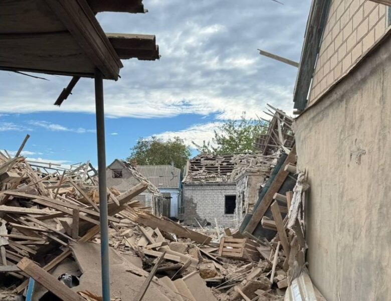 Армія РФ атакувала Херсон: загинула одна людина, троє поранених