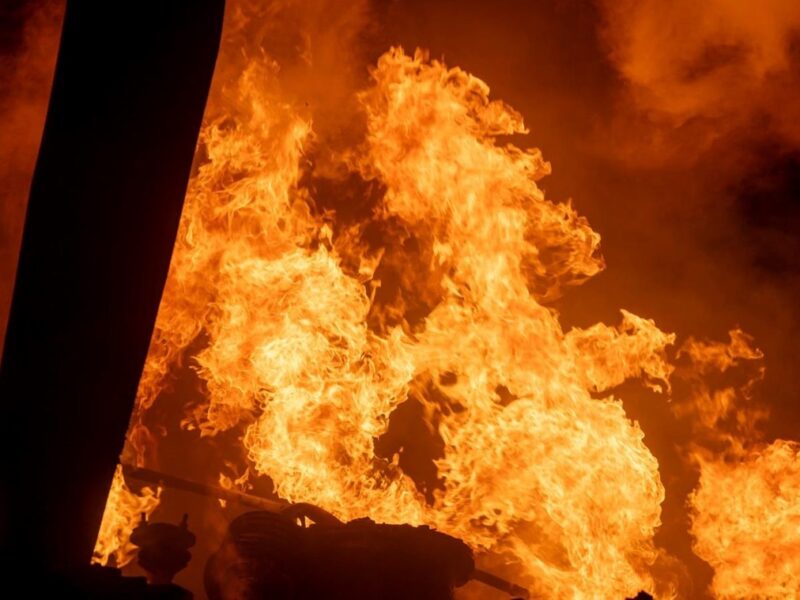 Атака дронів на Харків: спалахнула пожежа на цивільному підприємстві