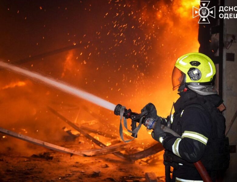 Атака на Одещину: спалахнули масштабні пожежі
