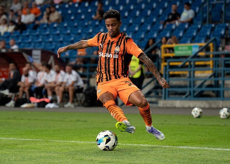 Бразильський футболіст Шахтаря знову тренується разом із партнерами