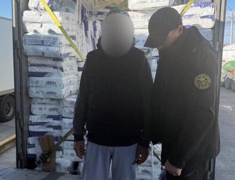 Чоловік ховався в памперсах, щоб в’їхати в Україну