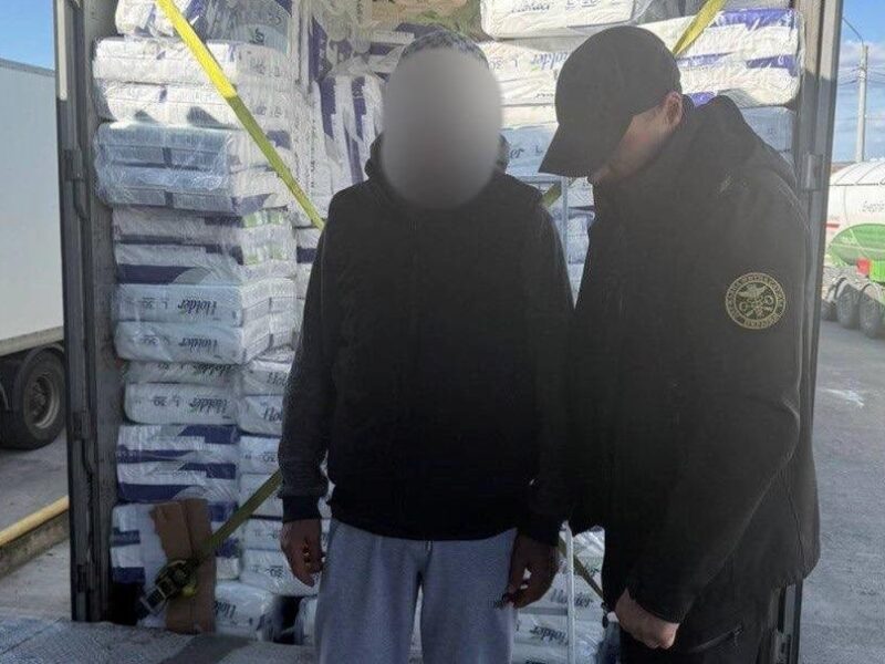 Чоловік ховався в памперсах, щоб в’їхати в Україну