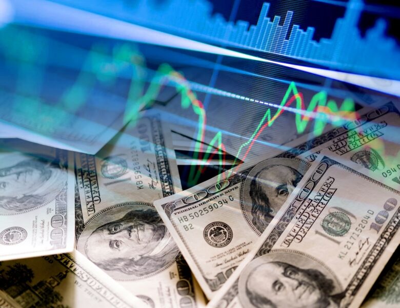 Долар сягнув максимуму за два місяці