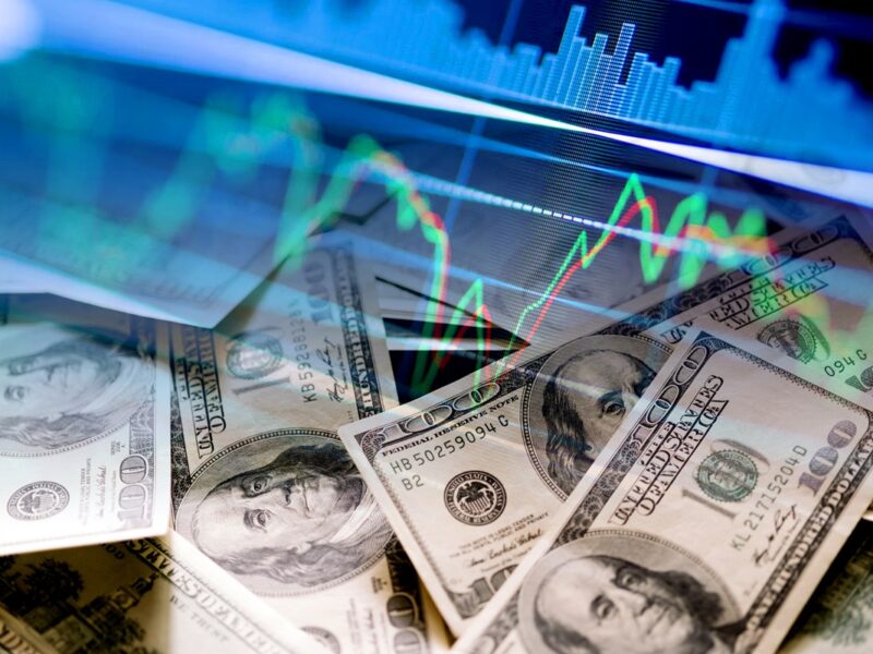 Долар сягнув максимуму за два місяці