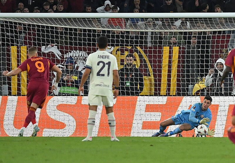 Довбик про епізод з двома незабитими пенальті: Треба було йти бити третій