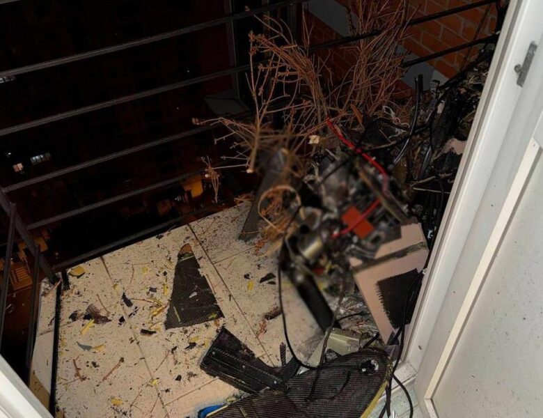 Два нерозірвані дрони дістали із квартир у Києві