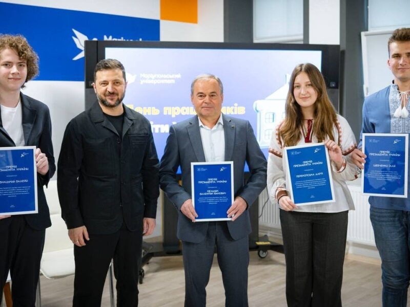 Напередодні Дня освітян Президент зустрівся з вчителями, викладачами, студентами та школярами