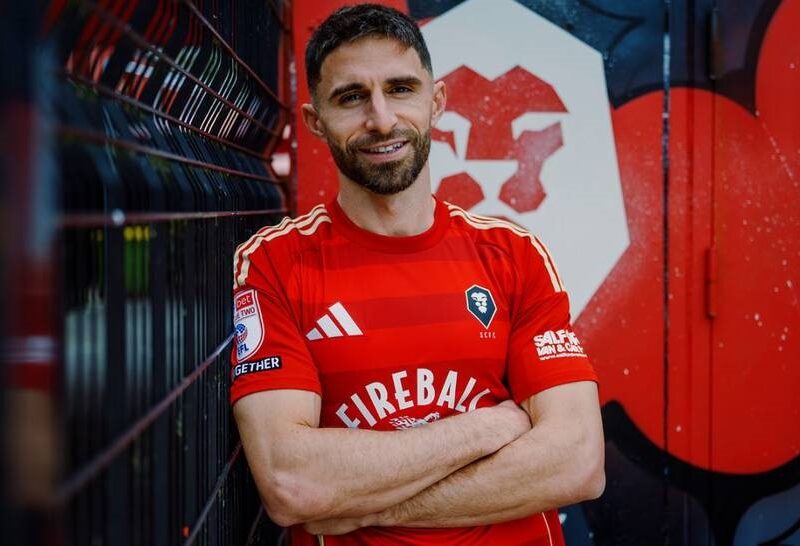 Екс-вінгер топ-клубів Європи продовжить кар’єру у четвертому дивізіоні Англії