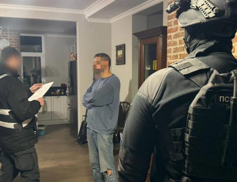 Ексдиректору Молодого театру вручили підозру в зґвалтуванні студенток