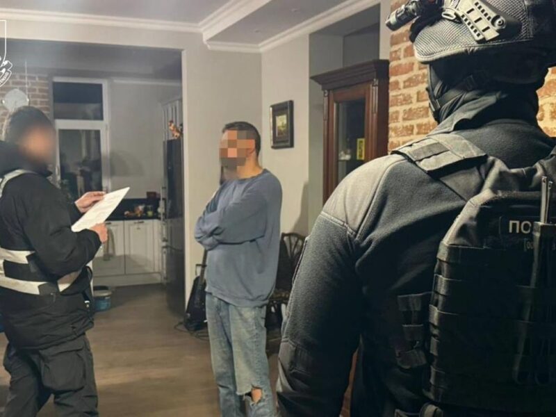 Ексдиректору Молодого театру вручили підозру в зґвалтуванні студенток