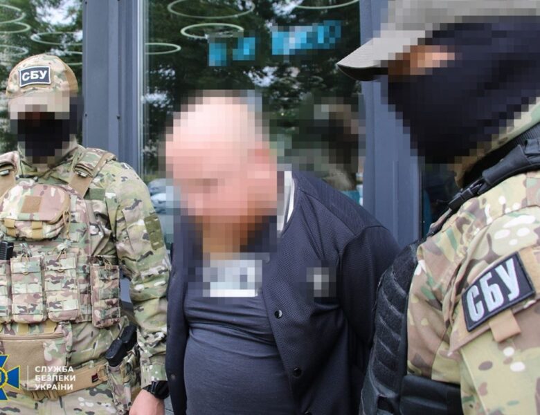 Ексохоронця соратника Медведчука викрили на схемі для ухилянтів