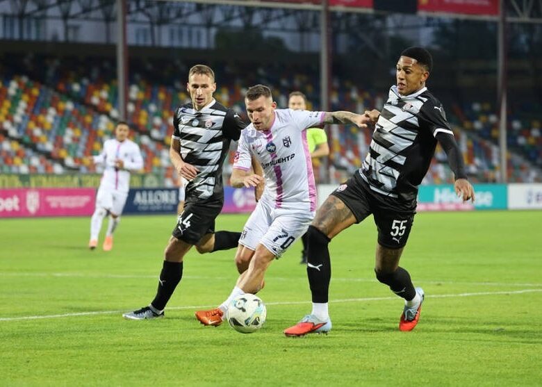 Епіцентр приймав Зорю і дав їй можливість забити двічі