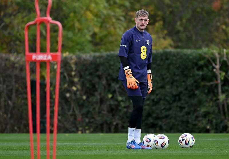 Евертон домовляється про нову угоду з воротарем збірної Англії