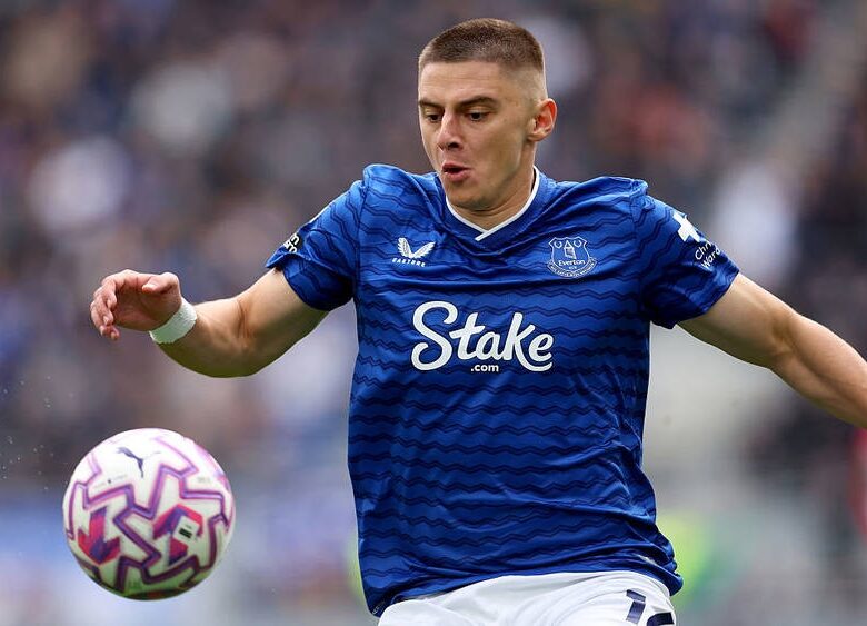 Евертон продовжить контракт з Миколенком