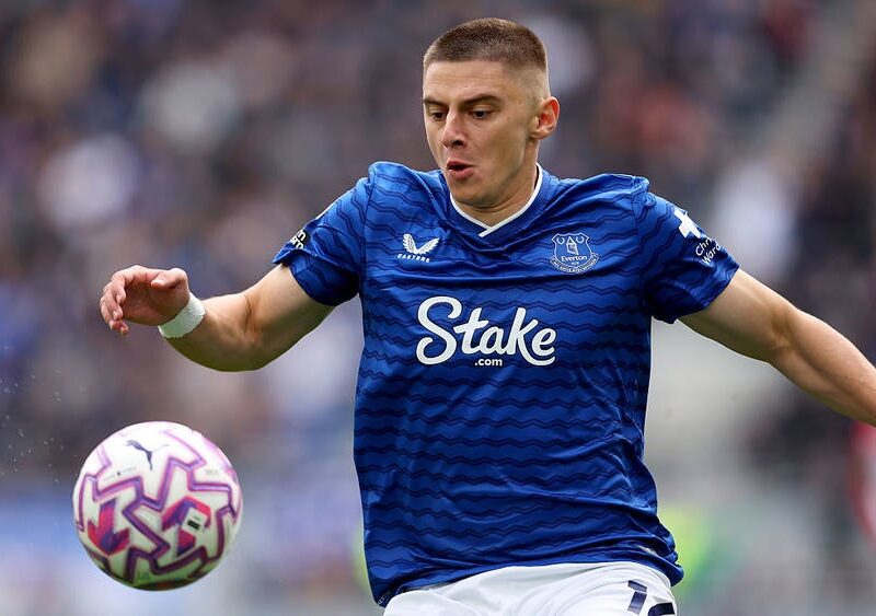 Евертон продовжить контракт з Миколенком