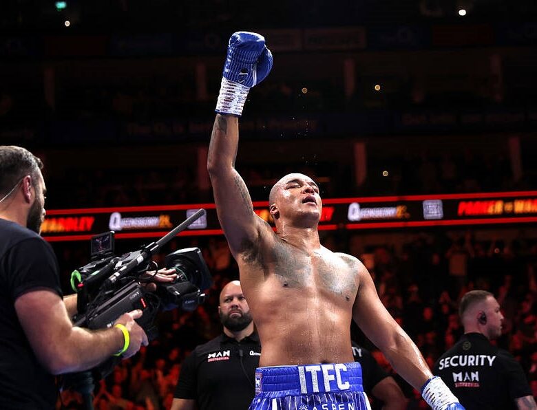 Ф’юрі пророкує Усику готуватися до серйозного суперника в особі Вордлі