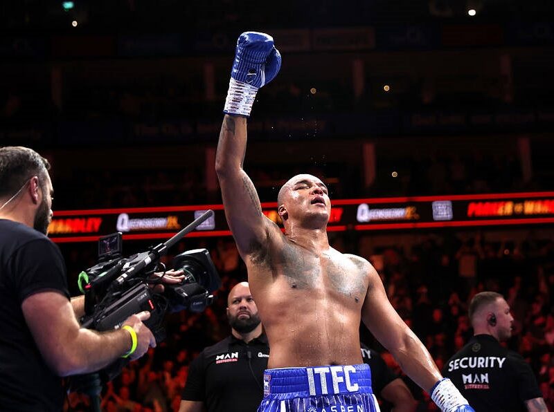 Ф’юрі пророкує Усику готуватися до серйозного суперника в особі Вордлі