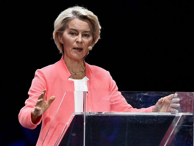 Глава ЄК назвала зальоти дронів Росії гібридною війною проти ЄС