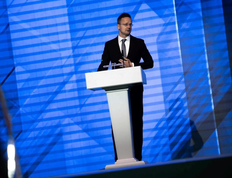 Голова МЗС Угорщини зробив заяву російською