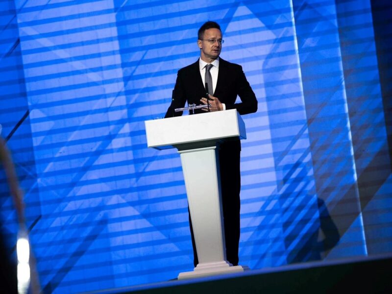 Голова МЗС Угорщини зробив заяву російською