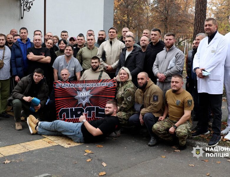 Олександр Усик провідав поранених бійців Нацполіції