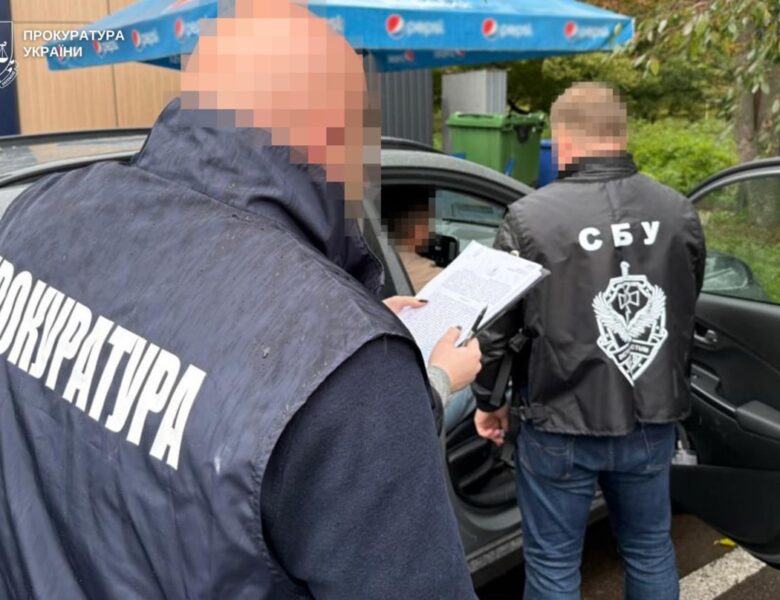 Інспектора Львівської митниці спіймали на “відкатах” за ввезення ювелірки