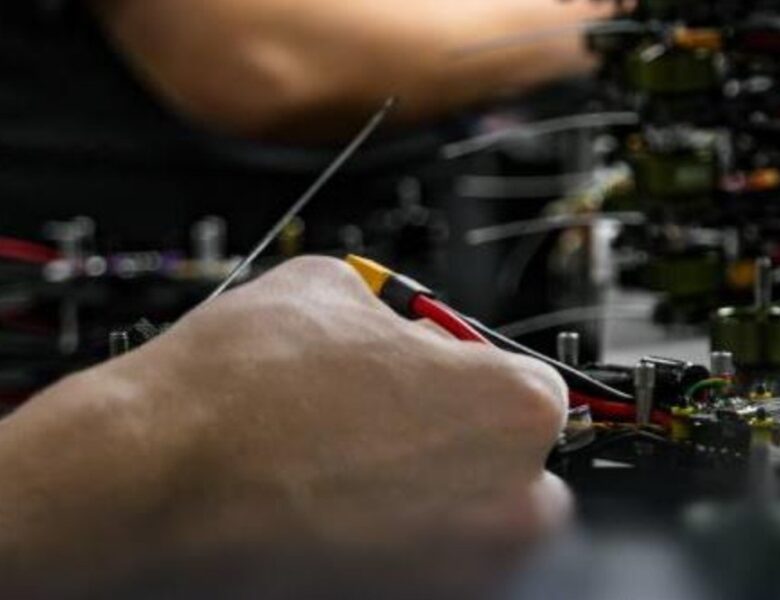 Кабмін вирішив “сховати” виробників зброї