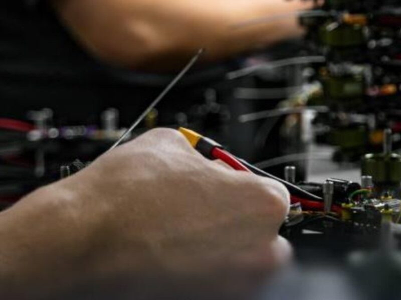 Кабмін вирішив “сховати” виробників зброї