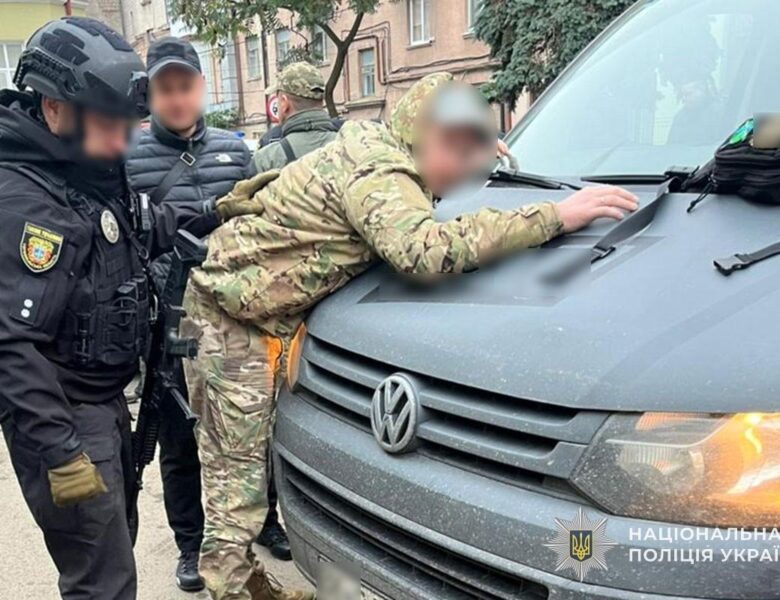 Катували і відбирали майно: на Тернопільщині затримали військовослужбовців