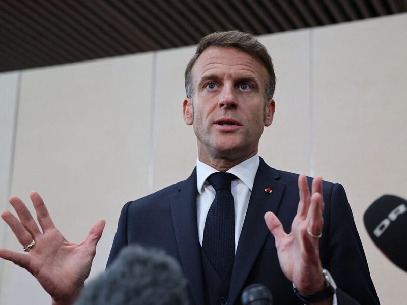 Хаос у Франції. Під Макроном хитке крісло