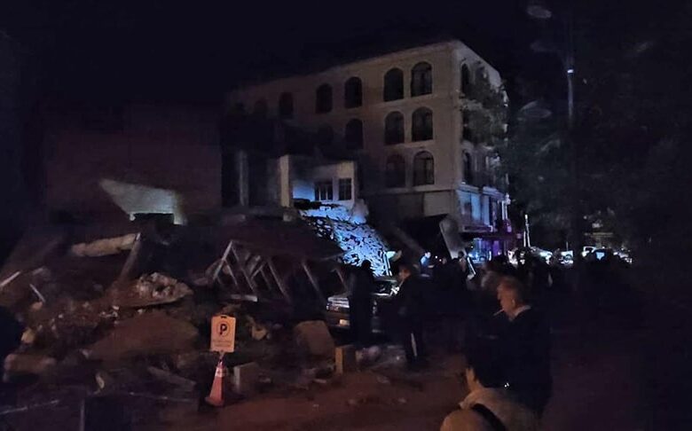 Кілька провінцій Туреччини охопив потужний землетрус, є руйнування