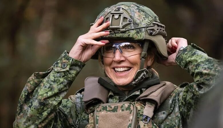 Королева Нідерландів Максима пройшла військові навчання