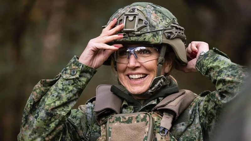 Королева Нідерландів Максима пройшла військові навчання