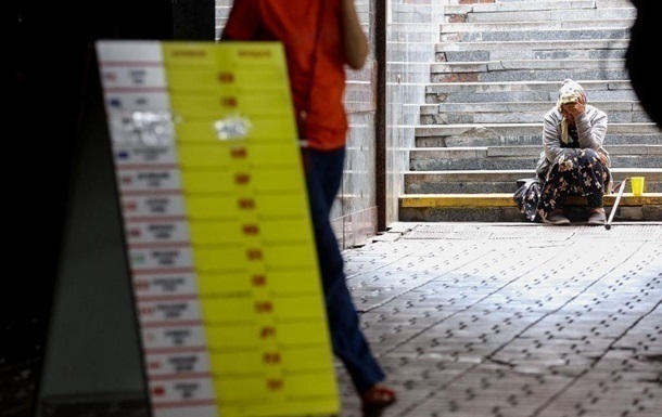 Курс гривні знижується на початку тижня