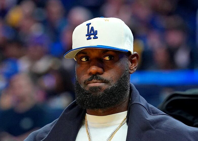 ЛеБрон пропустить стартовий матч сезону через травму