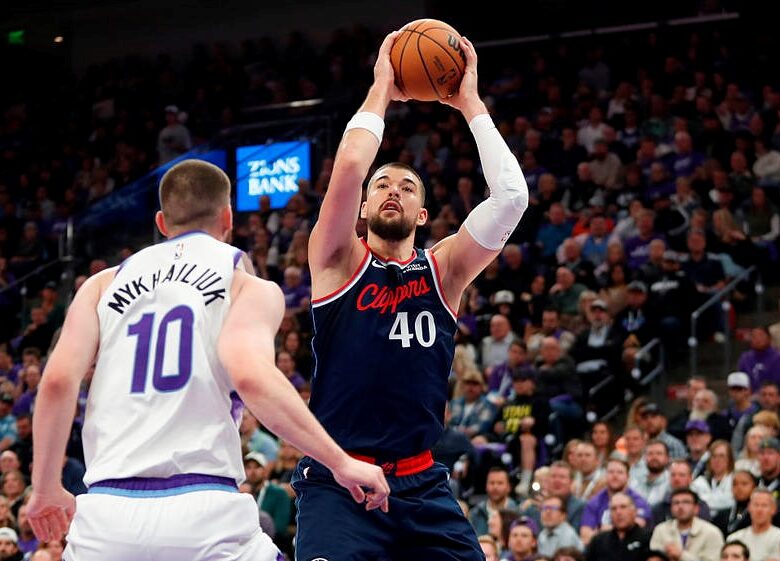 Михайлюк грає класний перший матч за Юту Джаз у новому сезоні