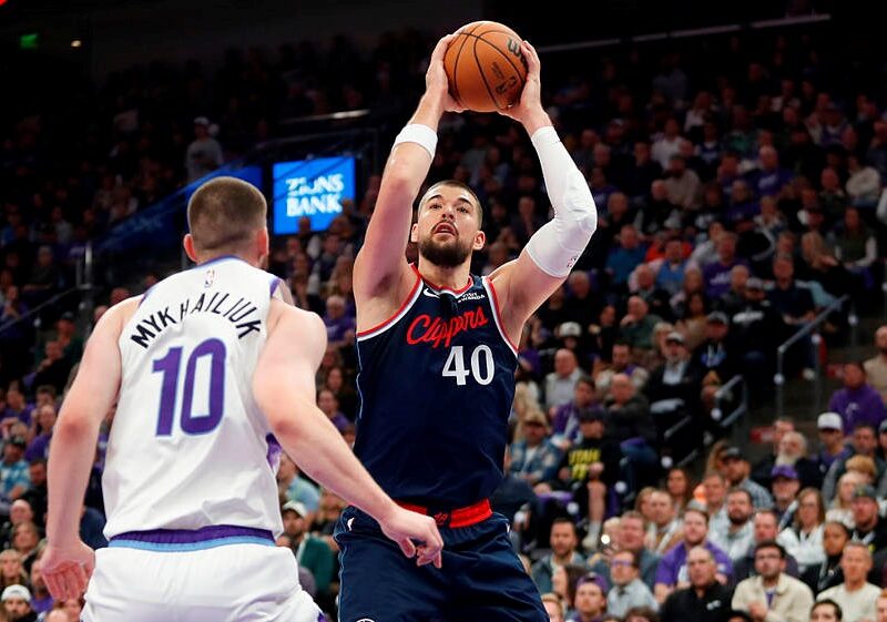 Михайлюк грає класний перший матч за Юту Джаз у новому сезоні