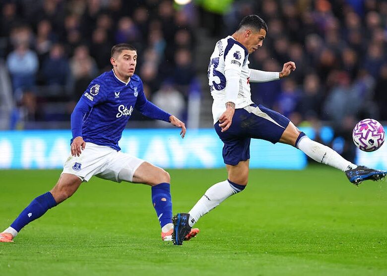 Миколенко захищав, але Евертон програв Тоттенгему 0:3
