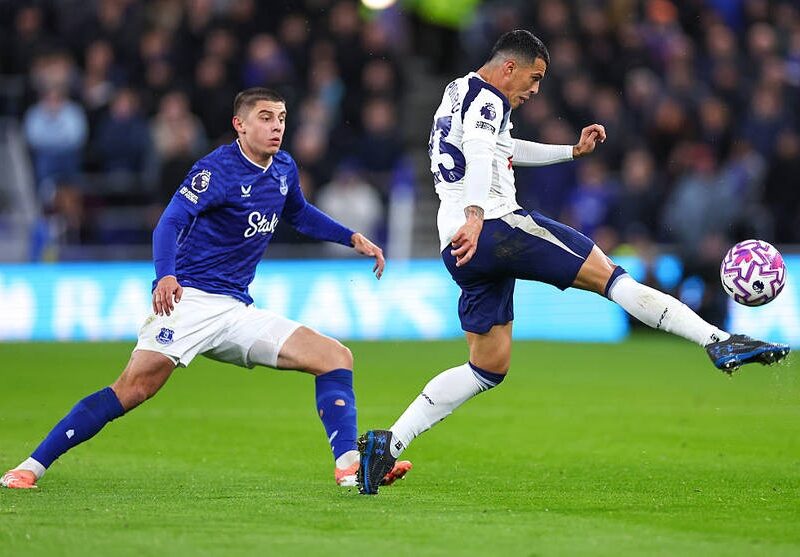Миколенко захищав, але Евертон програв Тоттенгему 0:3