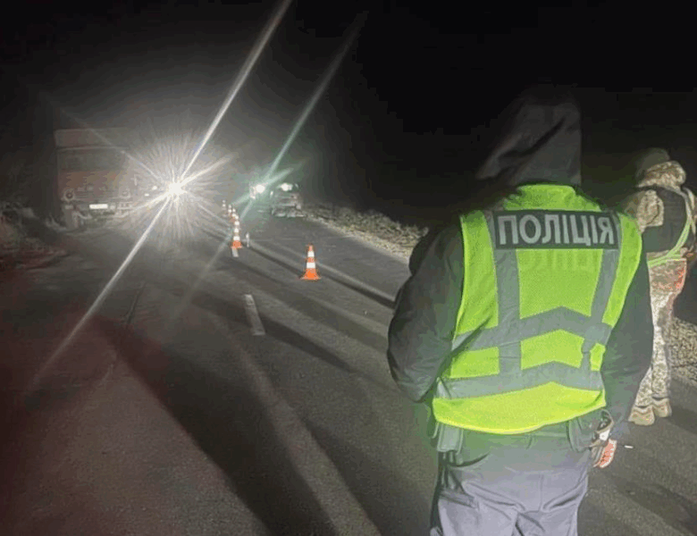 На блокпості під Одесою фура збила двох військових