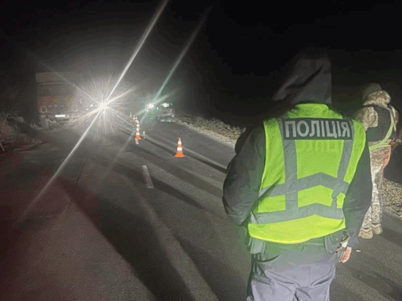 На блокпості під Одесою фура збила двох військових