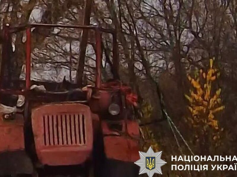 На Харківщині дрона РФ влучив у трактор, загинув чоловік