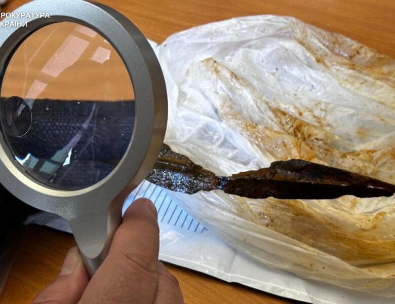 На Львівщині “чорний археолог” намагався продати артефакти ІІ-ІІІ століть