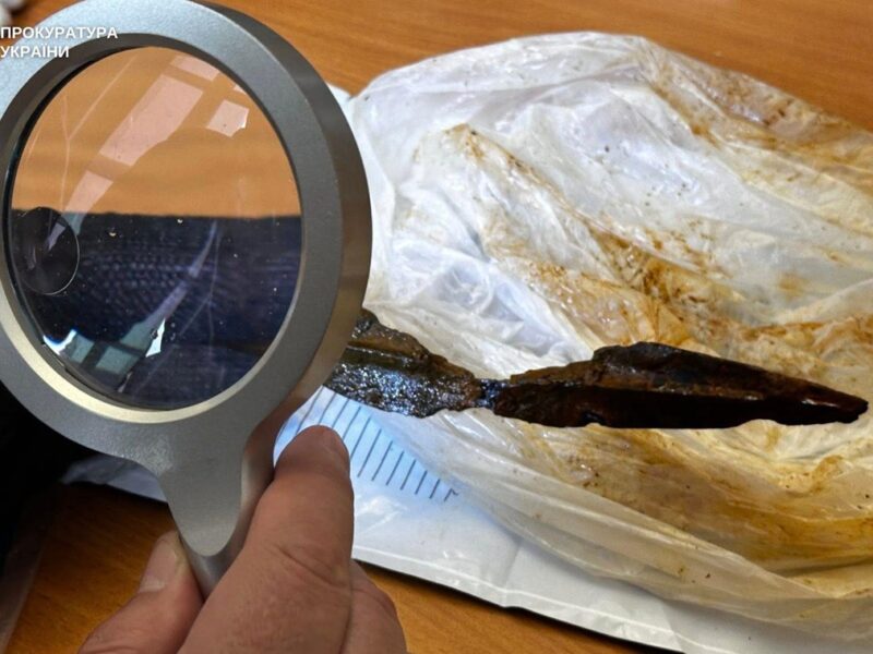 На Львівщині “чорний археолог” намагався продати артефакти ІІ-ІІІ століть