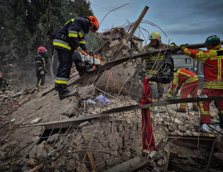 На Львівщині під завалами можуть перебувати люди