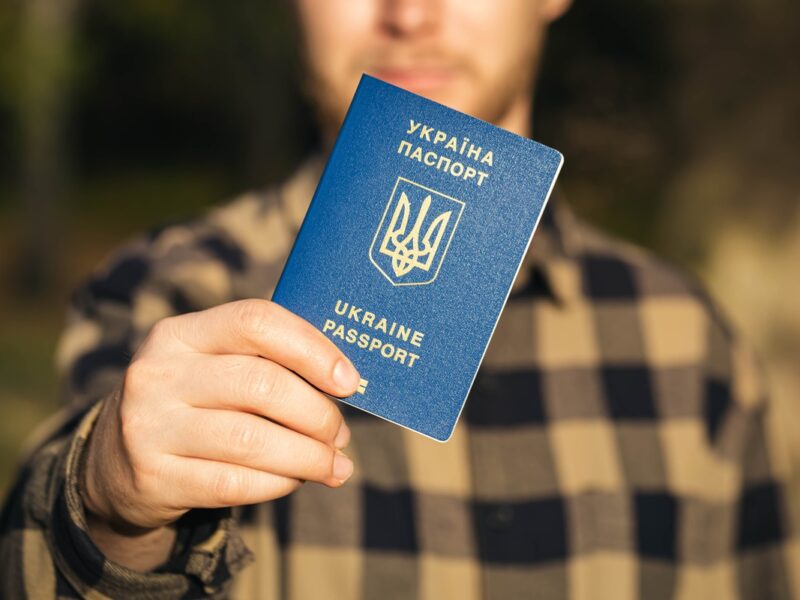 Нашестя чоловіків-біженців з України розкритикували у Берліні та Варшаві